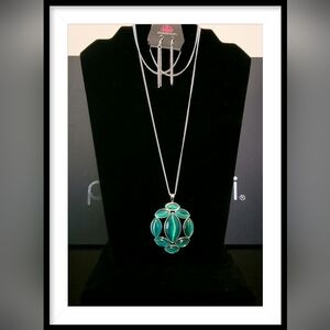 Paparazzi Jewelry Chromatic Cache Necklace and Earring Set.